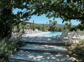 Les Maisons De Chante Oiseau, hotel in Sigonce