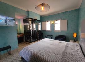 Chambre 3, Riad 3 Couple only au village naturiste, hotel en Cap d'Agde