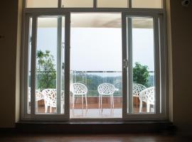 Skyscape Wayanad Lux Pool Resort, hotel in Kaniyāmbetta