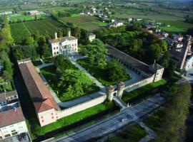 होटल की एक तस्वीर: Castello di Roncade