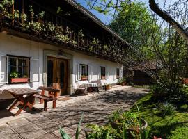 House, Garden and a Green Cat, hotel in Bled
