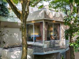 HeHa Waterfall Suites & Camping Ground, hotel in Paragajen