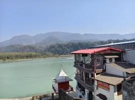 hotel tripta ganga