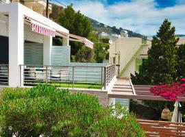 Villa Yolanda 2 - Luxury stylish studio Dora, sea view, ξενοδοχείο στον Πόρο