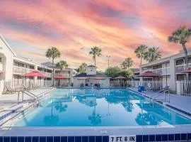 Disney 12 minutes for family, Pool and parking FREE