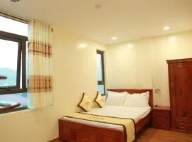 Gold Hotel