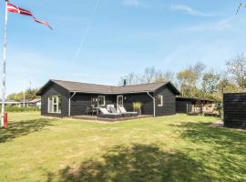 3 Bedroom Cozy Home In Vinderup, hotel en Vinderup