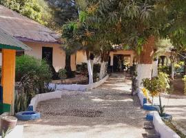 WYCE Gambia Lodge, Hotel in Dau Dula