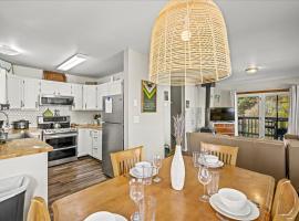 Steps to Hot Springs, Shops, & Trails 2BR Fiber，烏雷的飯店