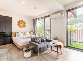 Diamond The Deck Patong Apartment near the beach, hotel em Praia de Patong