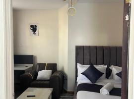 Sahel Executive Studio apartment with separate kitchen and bathroom in another section from the main room for cheap accommodation in Elgon View near Eldoret sports club,Rapha Hospital, Naivas supermarket, rupha mall, and Eldoret International Airport, ξενοδοχείο σε Eldoret