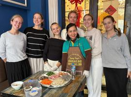 Little Charm Hanoi Hostel, hotel in Hanoi