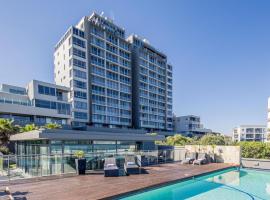 Infinity Self Catering Apartments, hotel in Bloubergstrand