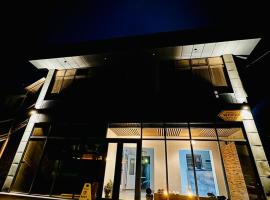 Wood hostel Osh, hotel di Osh