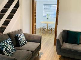 Spacious 3 Bedroom Home with Garden in Farnham, ξενοδοχείο σε Farnham