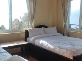 Jay sambhoo pumdikot lodge restaurant and cafe, hotel en Pokhara