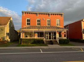 room with private bathroom 837 shefford suite 105, hotel v destinaci Bromont
