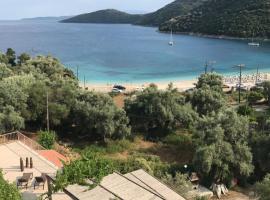 POROS BEACH camping- studios, Hotel in Mikros Gialos