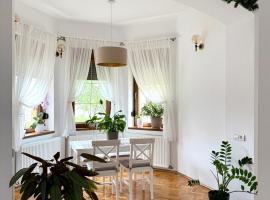 Central Family House With Self Check-in, hotel v destinaci Arad