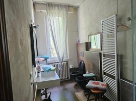 Casa VINCENZO 130 mq con portico ed ingresso esclusivo dal giardino, hotel v destinaci Felino