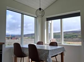 Tungukot Cozy Cabin surrounded by nature, hotel u gradu Akurejri