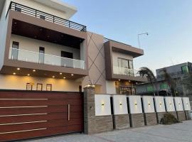 Family Luxury Lodges, hotel em Islamabad