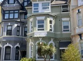 The Boho - 4 min walk to beach & town