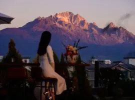 LiJiang Old Town XiYuShanDu Sunrise Sanctuary and Sky Garden with Vantage View Hotel