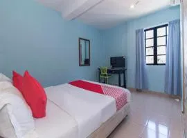 OYO 175 Lotus Hotel