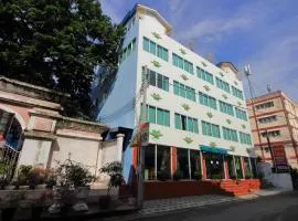 OYO 410 Diamond Boutique Hostel