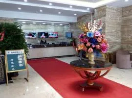 GreenTree Inn Geermu Walking Street Business Hotel