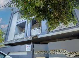 Housr Sector 42 Gurgaon Golf Course Road Near 42-43 Metro Station