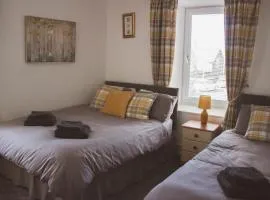 THE EARN HOTEL