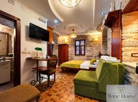 Apartments Wine House Old Town, ξενοδοχείο στο Κότορ
