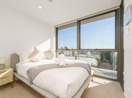 Top-Floor Apartment Near Shops and Aboretum views - Hosted by Canstay, hotel v destinaci Phillip