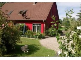 Kleiner Bauernhof in Ostseenähe - ganze Ferienwohnung mit 2 Zimmern、Testorf-Steinfortのホテル
