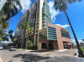 Flat particular no Hotel Grand Mercure com varanda, garagem e wi-fi