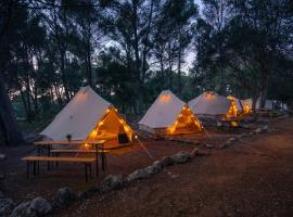 Kampaoh Menorca – hotel w Cala Galdana