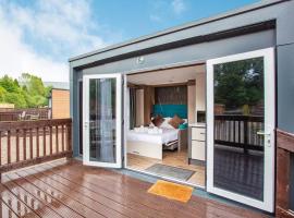 Loch Ness Highland Resort Micro Lodges - Double Room, hotel in Fort Augustus