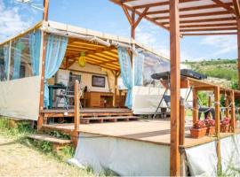 Pirates Queen Caravan, hotel in Topola