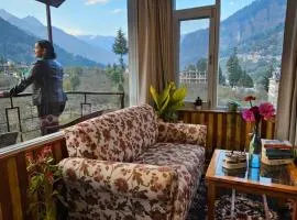 Resort Apple Flower by Rohtang Family Hotels- Balcony & Mountain View, Near Mall Road, Personal Parking