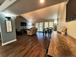 No Putts Given. Cozy home on Par 4, free Golf Cart and Pool access