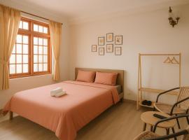 Happy House Homestay, Hotel in Huế