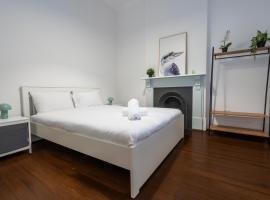 The Rawson House at the heart of Newtown, ξενοδοχείο στο Σίδνεϊ