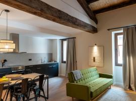 Apartaments Casa Maragall, hotel in Sant Joan de les Abadesses