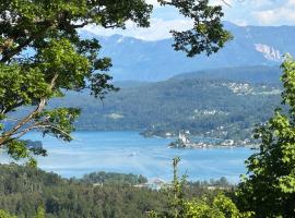 Villa Sara - Wörtherseeblick, Skifahren, Sauna, hotel v destinaci Sankt Bartlmä