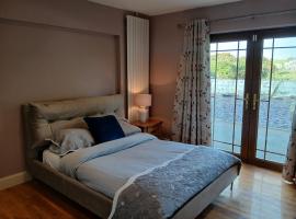 shiv's comfy apartment, hotel in Balnacart