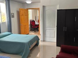 Country House in Los Planes VACATION RENTAL, hotel en Panchimalco