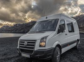 North Campers - Campervans、ハフナルフィヨルズゥルのホテル