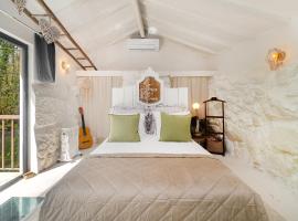 WHome Riverfront Retreat with Exclusive Waterfall Views, hotel in Baião